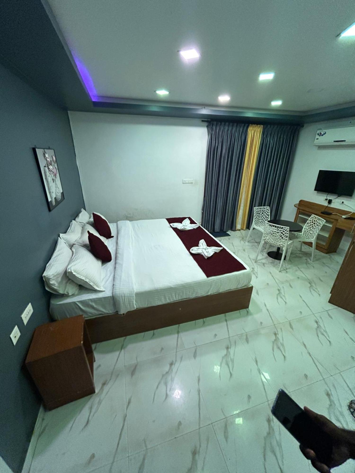 G Hotel Kottakuppam ภายนอก รูปภาพ